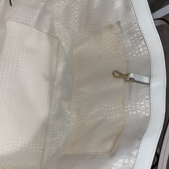 Kate Spade   Elegant White Tote Bag with Pouch - Picture 13 of 16